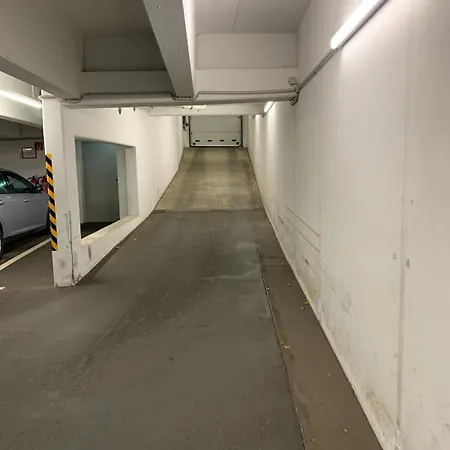 Διαμέρισμα 2 Mit Gemeinschaftsraeumen, Tiefgarage *