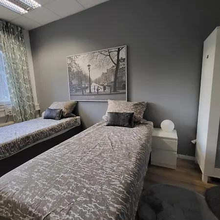 Appartement 2 Mit Gemeinschaftsraeumen, Tiefgarage Leipzig