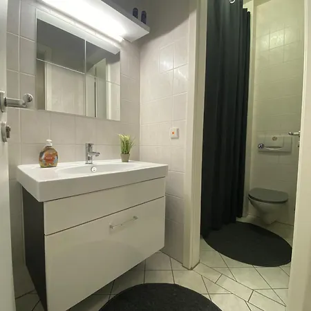 Appartement 2 Mit Gemeinschaftsraeumen, Tiefgarage *