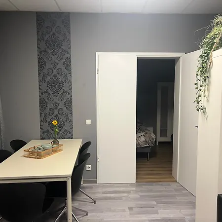 2 Mit Gemeinschaftsraeumen, Tiefgarage *