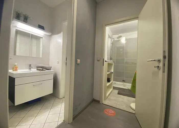 2 Mit Gemeinschaftsraeumen, Tiefgarage アパート ライプツィヒ